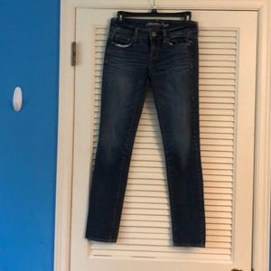 Dark wash American eagle jeans